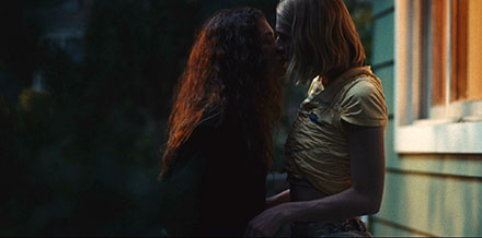 Hunter Schafer & Zendaya lesbian scene (LSBS0006)