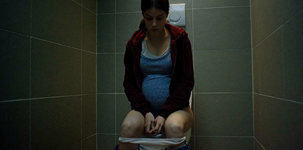 Pregnant schoolgirl pissing in the toilet (PWSM0188)